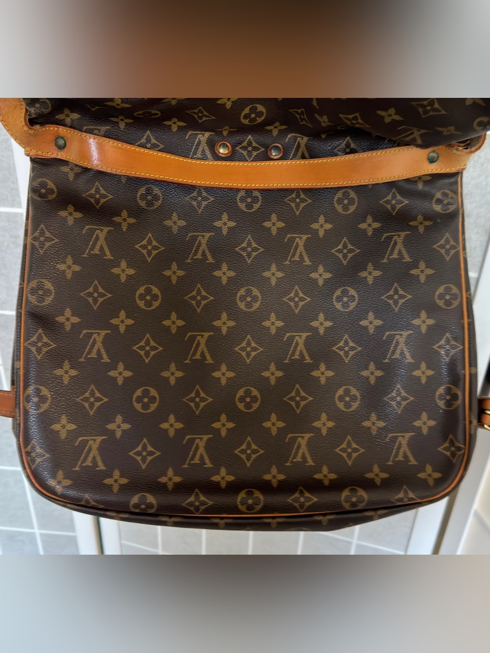 Louis Vuitton Dark Brown Monogram Messenger Bag - Picture 2 of 16